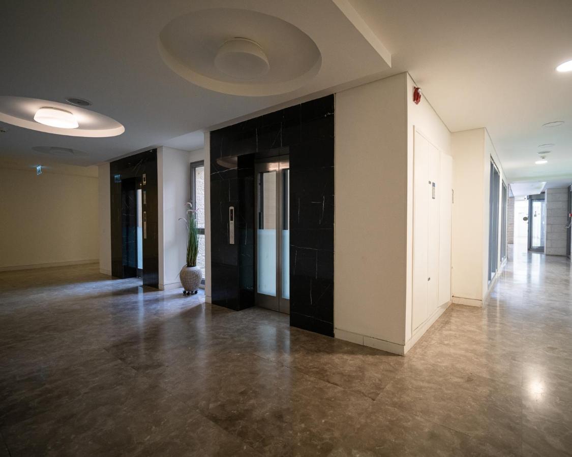 Harav Kuk Luxury Apartment By Nimi Group เยรูซาเลม ภายนอก รูปภาพ